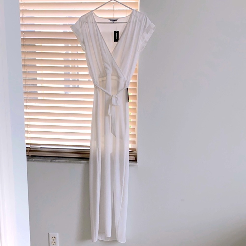 😍Express White Maxi Dress 👗 w/slit XS